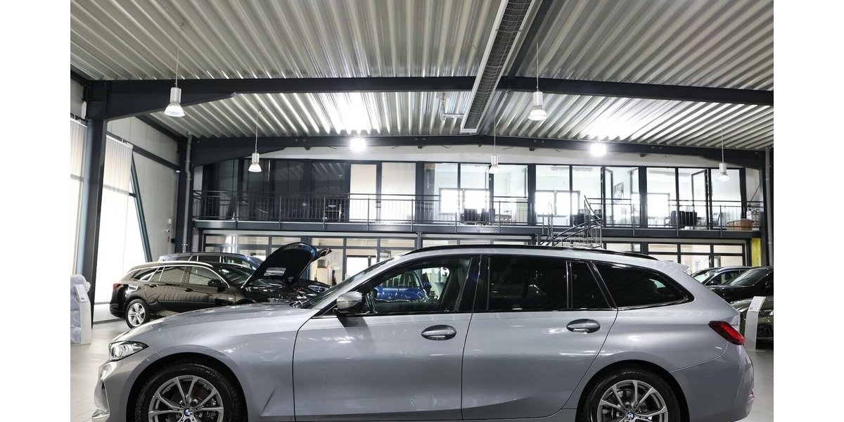 BMW 318d Touring SPORT / PANORAMA,LEDER,CURVED+HUD 53.000 km 29.993 &euro; Hamm 59077