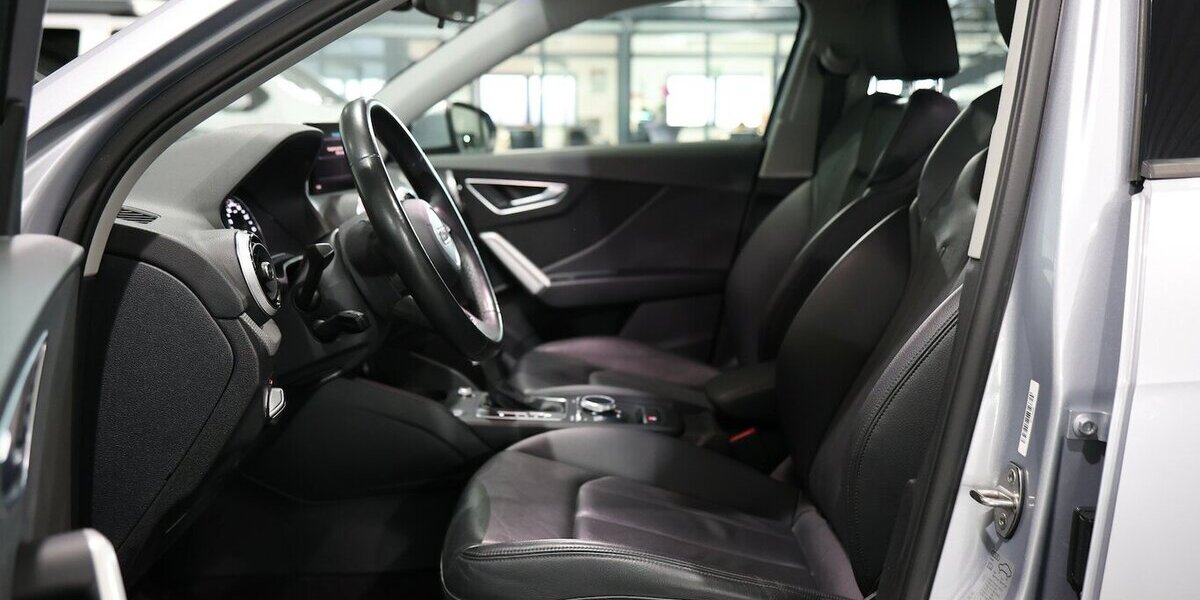 Audi Q2 35 TFSI ADVANCED SILVER & BLACK / LED, LEDER 97.000 km 20.444 &euro; Hamm 59077