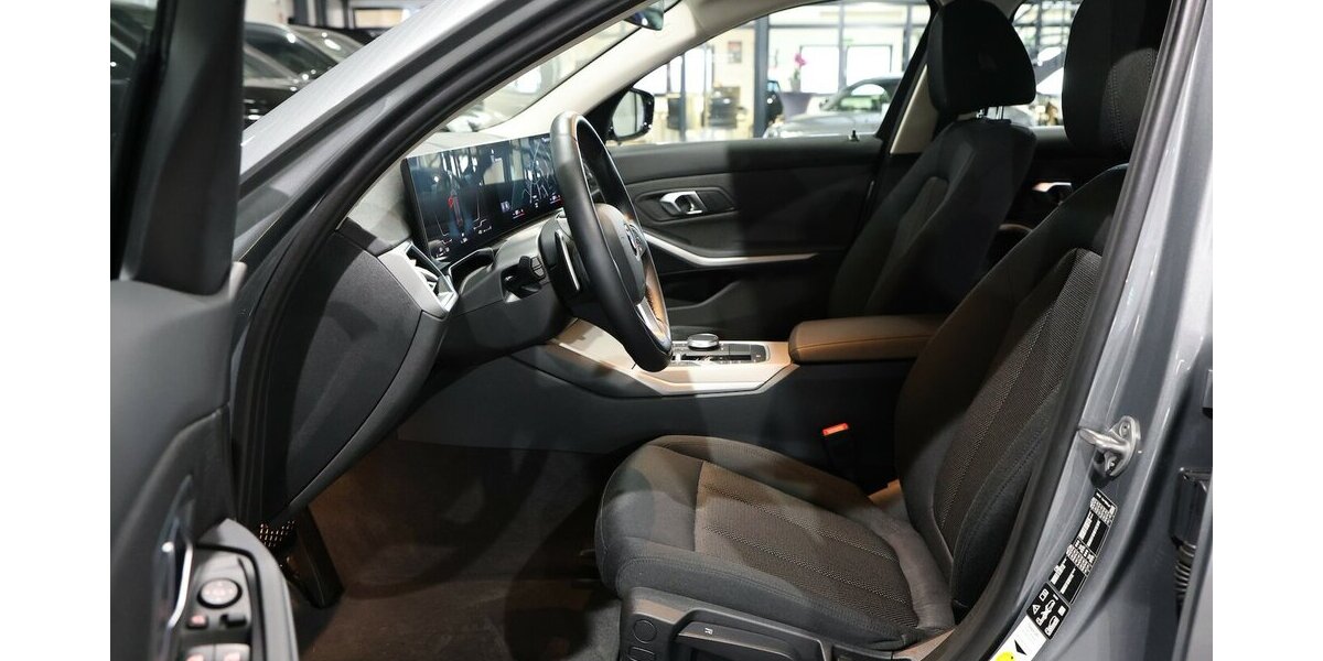 BMW 320d Touring xDrive SPORT / CURVED+NAVI+APPLE 32.000 km 30.991 &euro; Hamm 59077