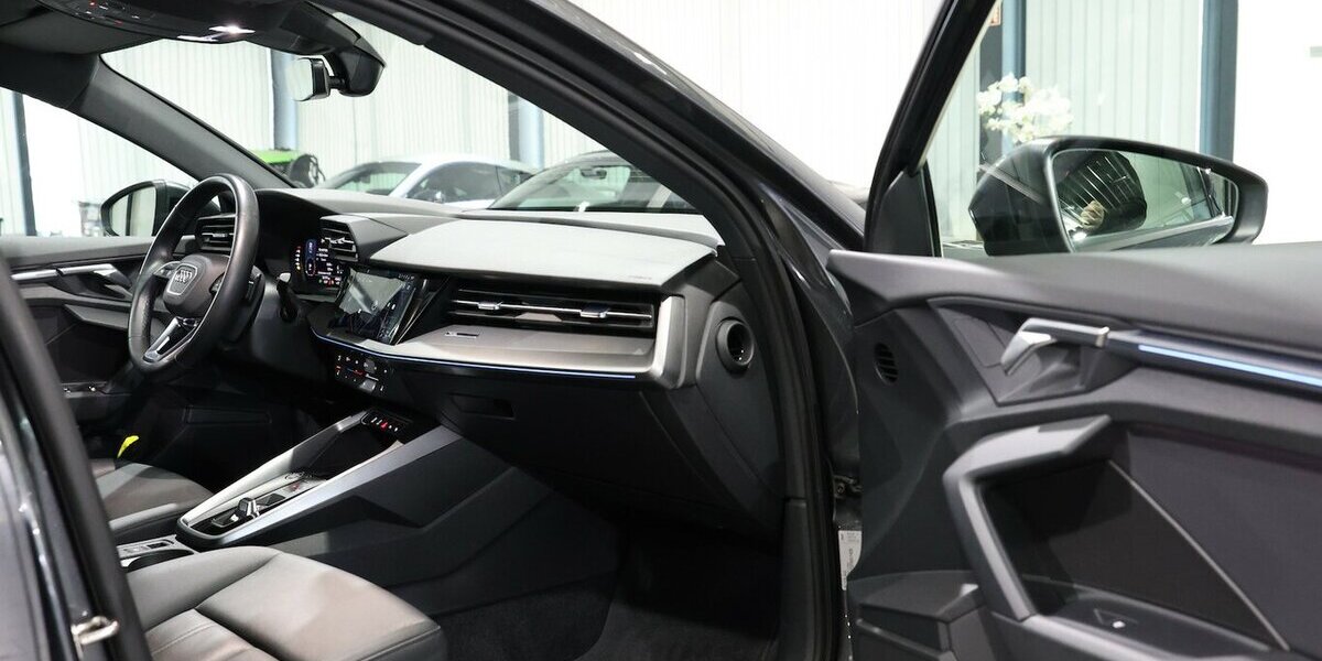 Audi A3 LIMOUSINE 30 TFSI S-LINE MATRIX, VOLL-LEDER 60.000 km 25.777 &euro; Hamm 59077