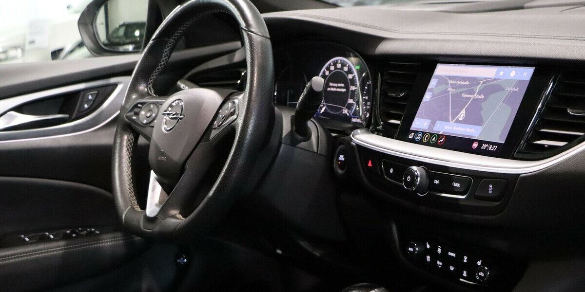 Opel Insignia 2.0 ST 4x4 OPC-LINE GSI WHITE / VC+HUD 140.000 km 19.111 &euro; Hamm 59077