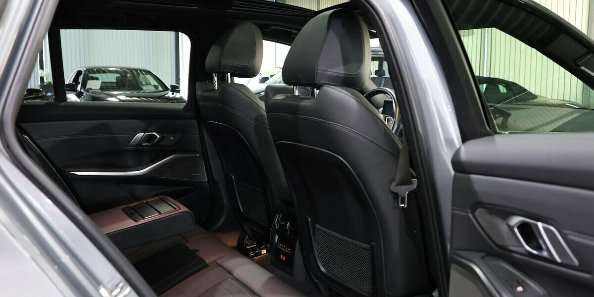 BMW 318d Touring SPORT / PANORAMA,LEDER,CURVED+HUD 53.000 km 29.993 &euro; Hamm 59077