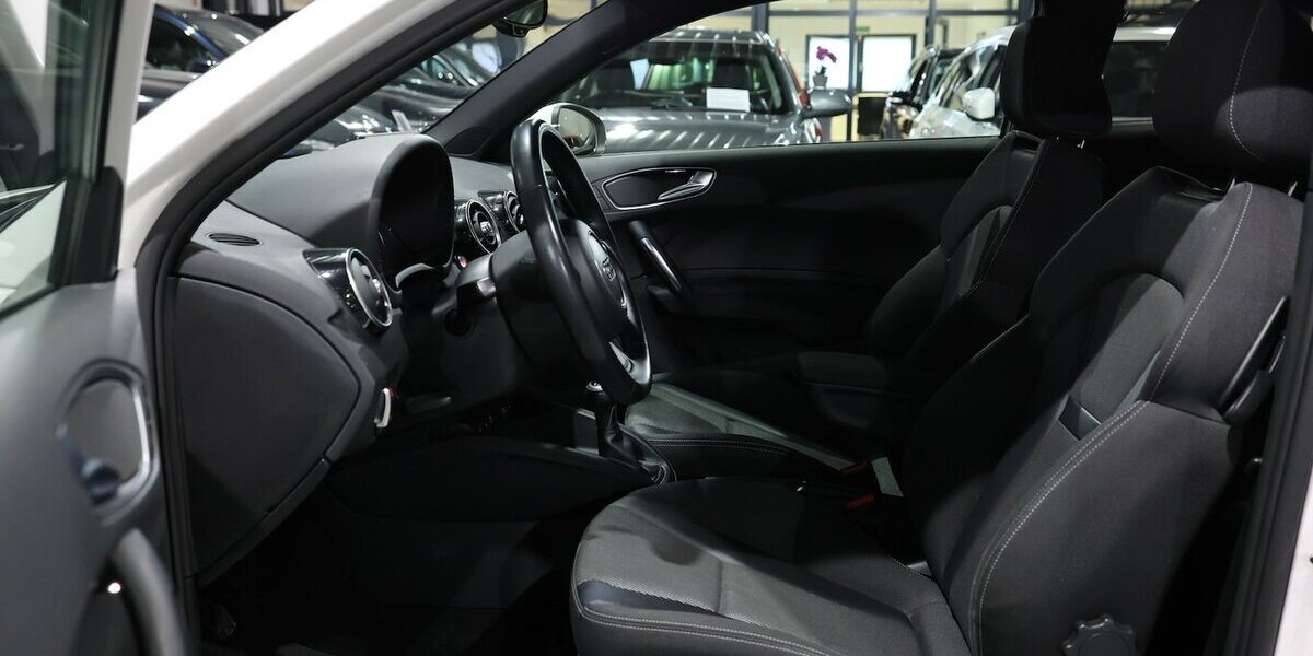 Audi A1 1.6 TDI SPORT WHITE / XENON, NAVI-MMI, LEDER 111.000 km 12.111 &euro; Hamm 59077