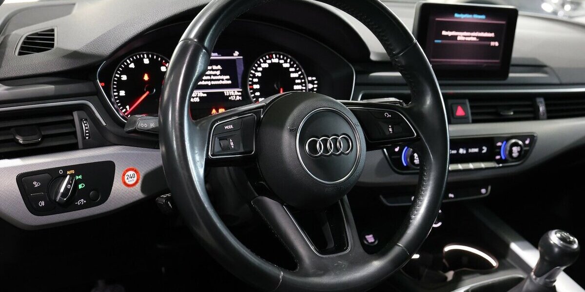 Audi A4 Avant 35 TFSI SPORT / 1.HAND / LED / NAVI+ 108.000 km 16.777 &euro; Hamm 59077