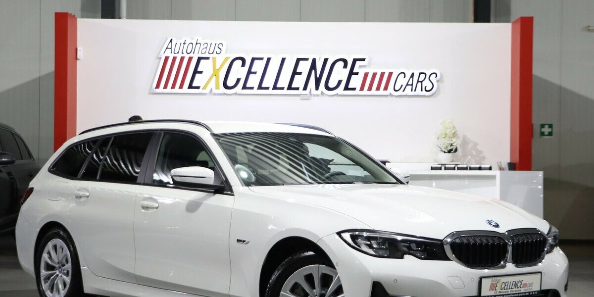 BMW 330e Touring Advantage / VOLL-LEDER-SPORT / LED 62.000 km 25.993 &euro; Hamm 59077