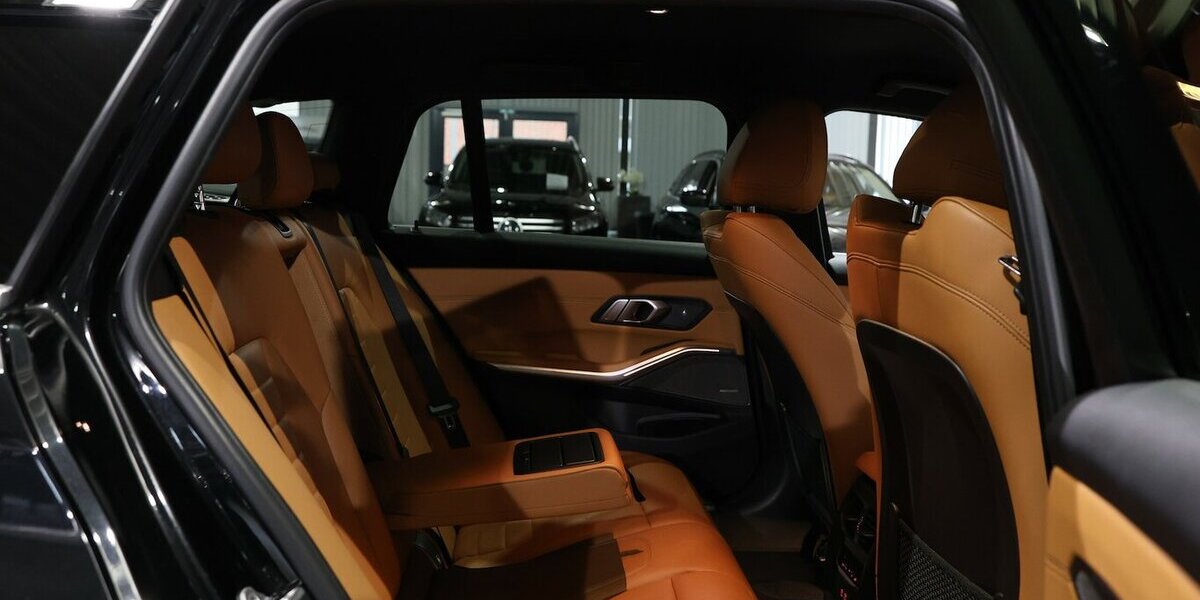 BMW 330d Touring xDrive M-SPORT BLACK & BROWN / LED 135.000 km 28.993 &euro; Hamm 59077