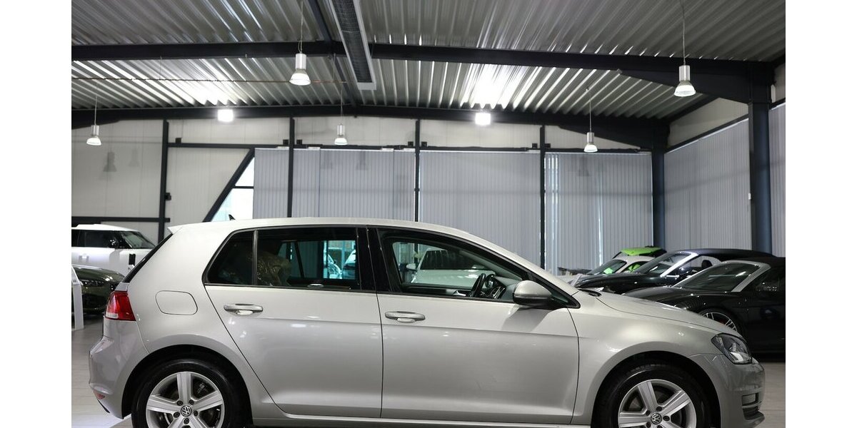 VW Golf VII 1.6 TDI Comfortline COMPOSITION-COLOUR 143.000 km 11.111 &euro; Hamm 59077