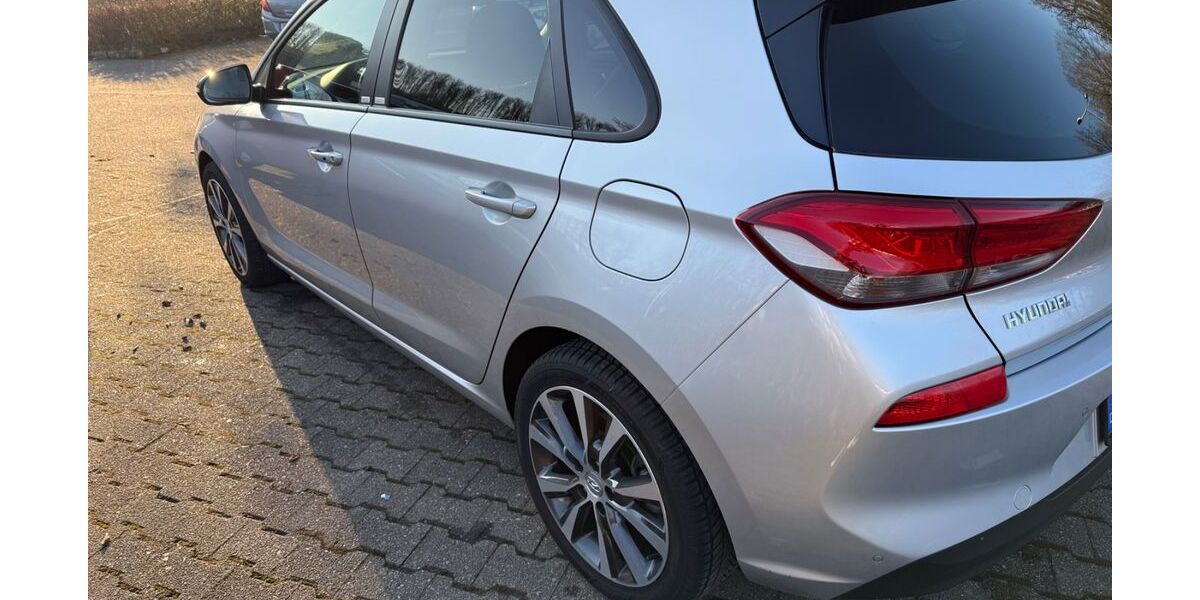 Hyundai i30 60.999 km 18.200 &euro; Hemer 58675