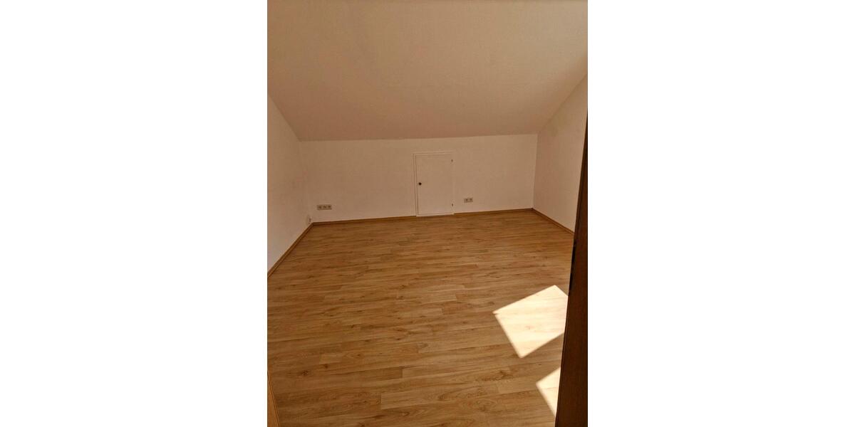 Dachgeschoßwohnung Hemer - 3 Zimmer, 81 m&sup2;, 700&euro; | Angebot:25956708