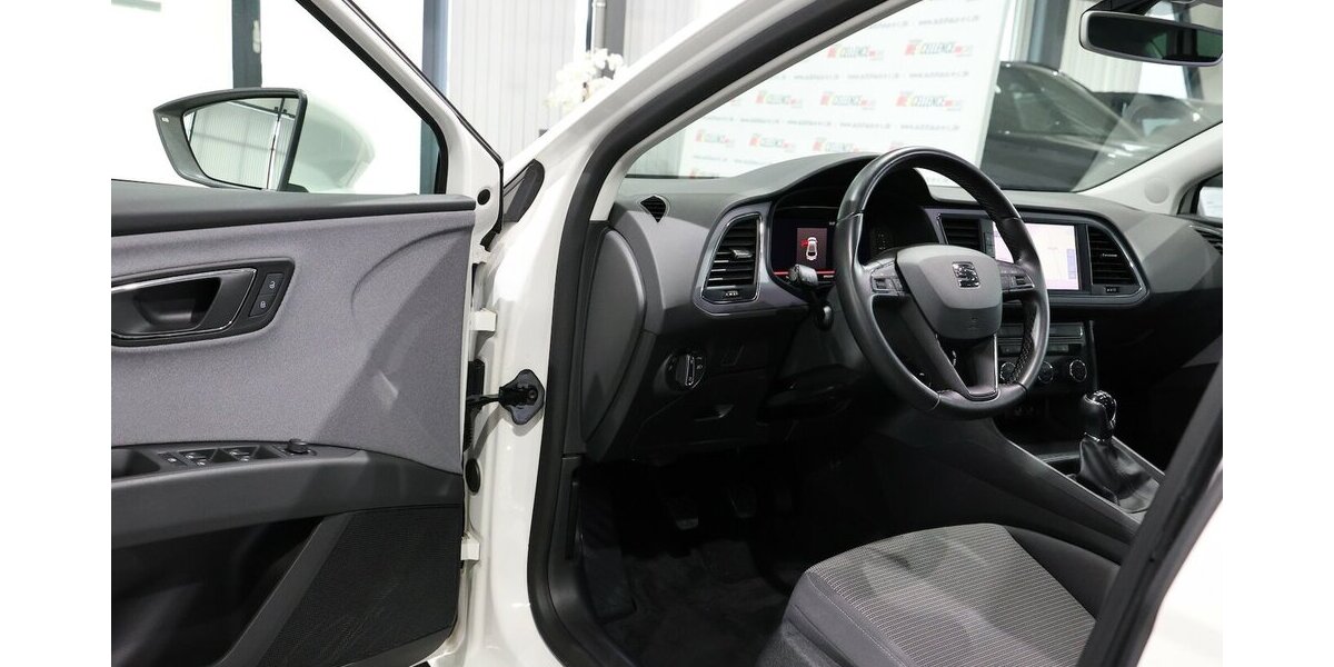 Seat Leon 1.5 TSI STYLE WHITE & BLACK / LED, PANORAMA 89.000 km 15.777 &euro; Hamm 59077