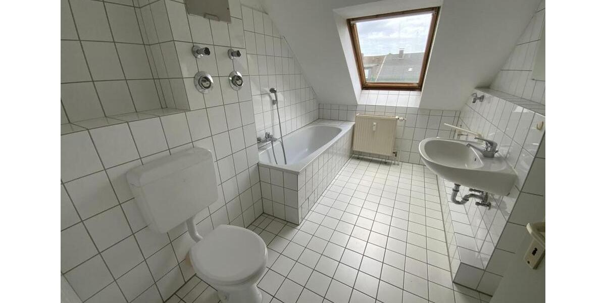 Dachgeschoßwohnung Dortmund Brackel - 3 Zimmer, 82 m&sup2;, 717&euro; | Angebot:25125217