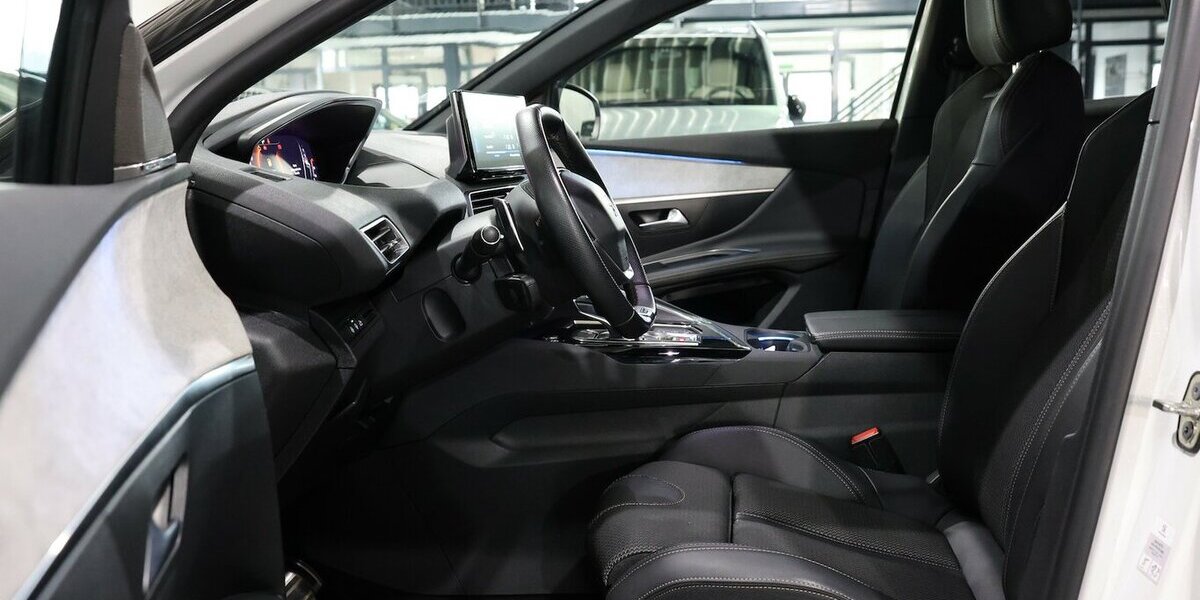 Peugeot 3008 BLUE-HDI GT-SPORT / WHITE & BLACK / SCHÖN 56.000 km 23.555 &euro; Hamm 59077