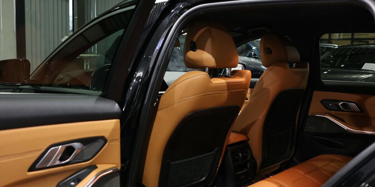 BMW 330d Touring xDrive M-SPORT BLACK & BROWN / LED 135.000 km 28.993 &euro; Hamm 59077