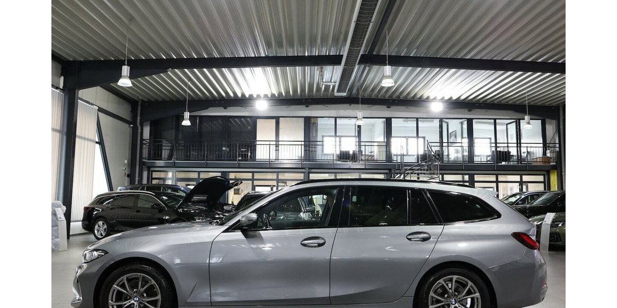 BMW 318d Touring SPORT SHADOW GREY&BROWN / PANORAMA 116.000 km 25.993 &euro; Hamm 59077