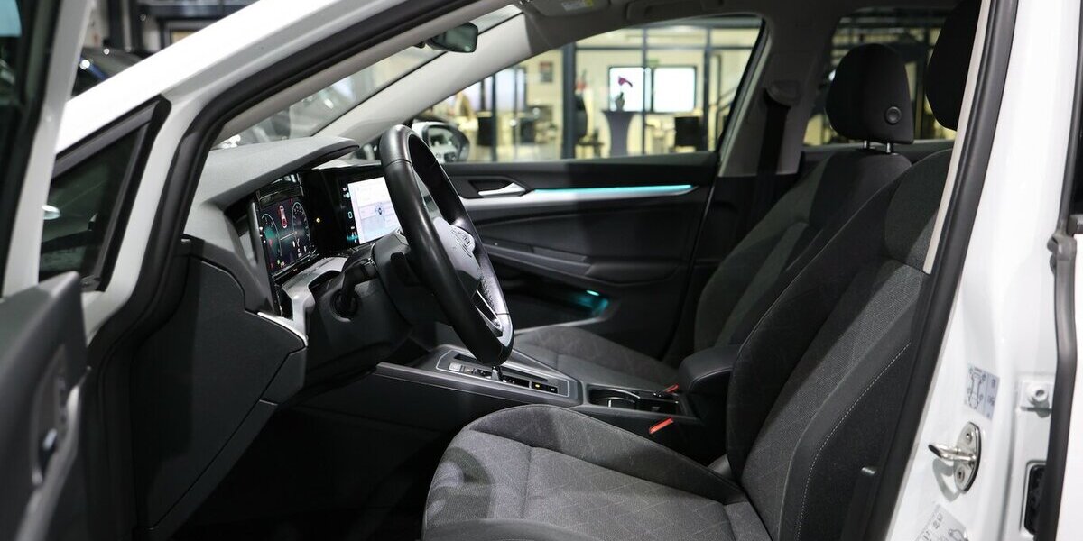 VW Golf VIII 2.0 TDI DSG LIFE IQ / NAVI+KAMERA, LED 53.000 km 21.111 &euro; Hamm 59077