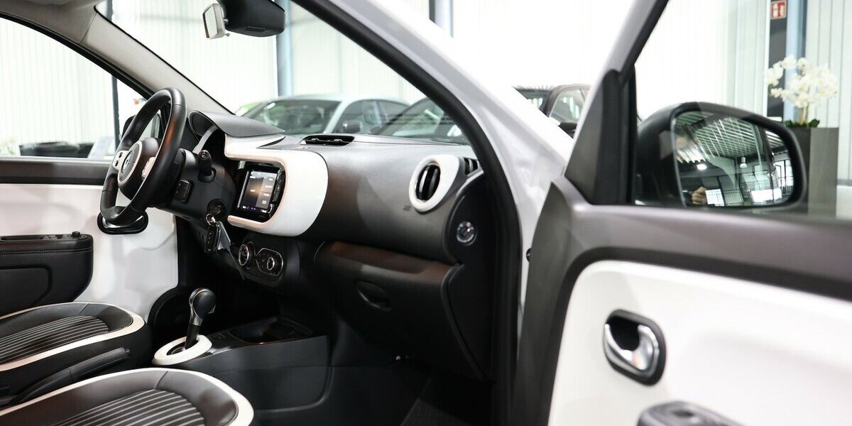Renault Twingo INTENS ELECTRIC SPURHALTE, LEDER, KAMERA 12.000 km 13.400 &euro; Hamm 59077