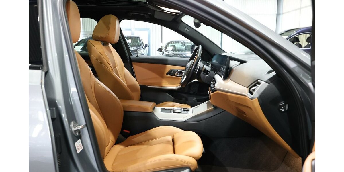 BMW 318d Touring SPORT SHADOW GREY&BROWN / PANORAMA 116.000 km 25.993 &euro; Hamm 59077