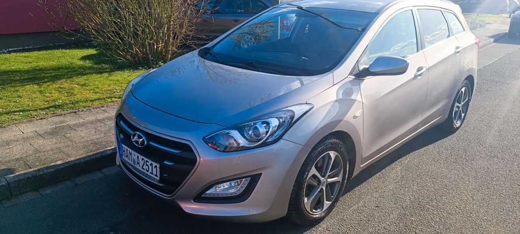 Hyundai i30 280.000 km 3.600 &euro; Hamm 59077