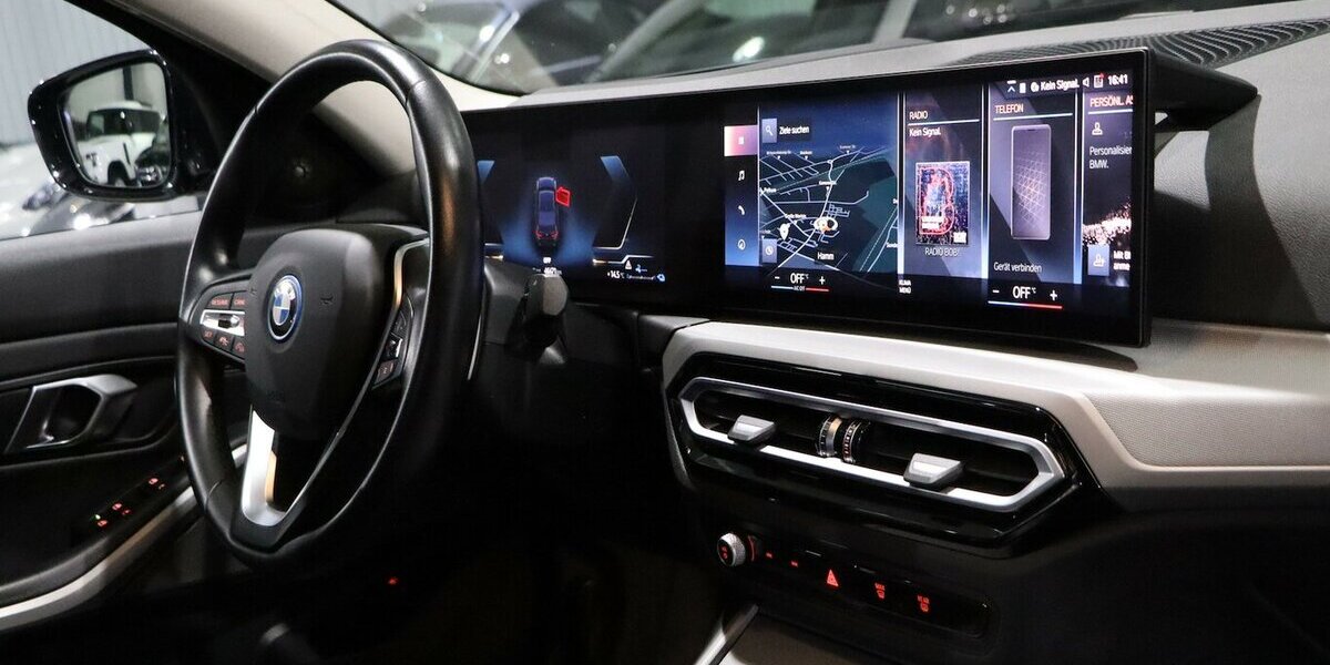 BMW 330e LIMOUSINE SHADOW CURVED+HEAD-UP, LED, H/K 46.000 km 30.993 &euro; Hamm 59077