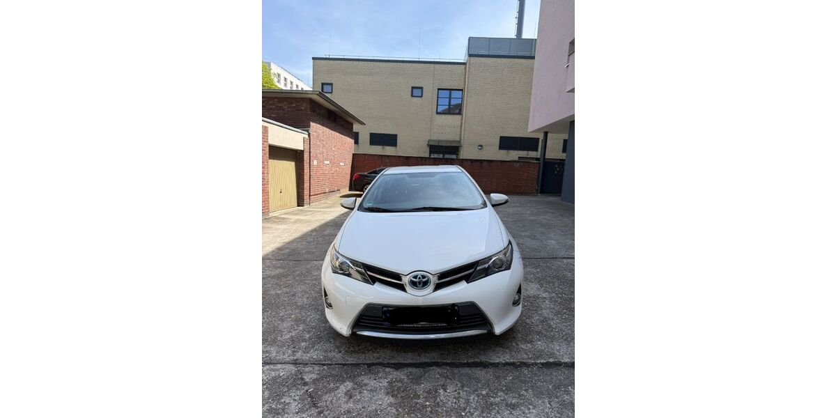 Toyota Auris 107.424 km 11.900 &euro; Dortmund 44139