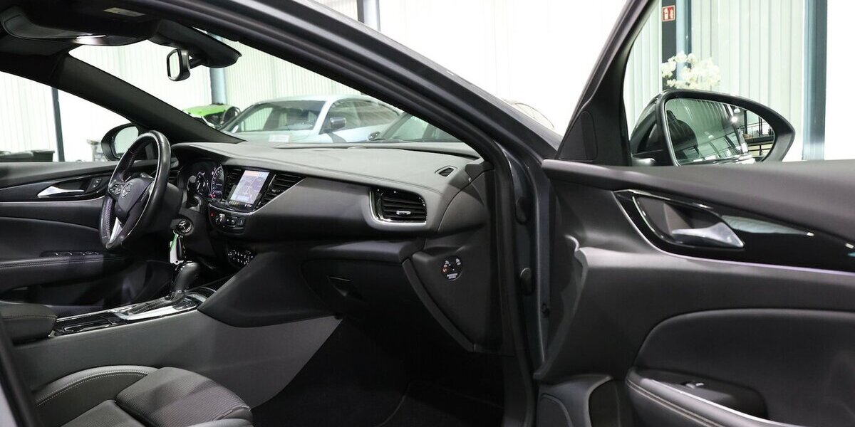 Opel Insignia ST 2.0 D ELEGANCE PANORAMA, MATRIX-LED 125.000 km 15.881 &euro; Hamm 59077