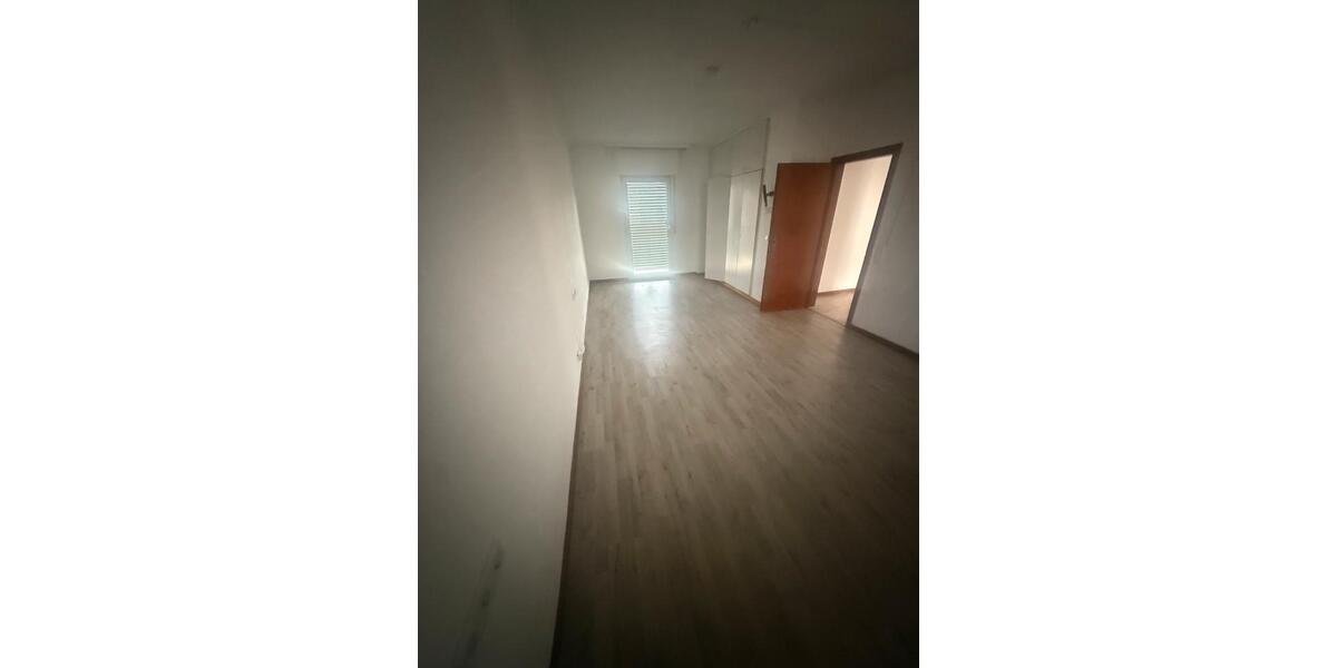 Erdgeschoßwohnung Iserlohn - 4 Zimmer, 130 m&sup2;, 1.370&euro; | Angebot:25855856