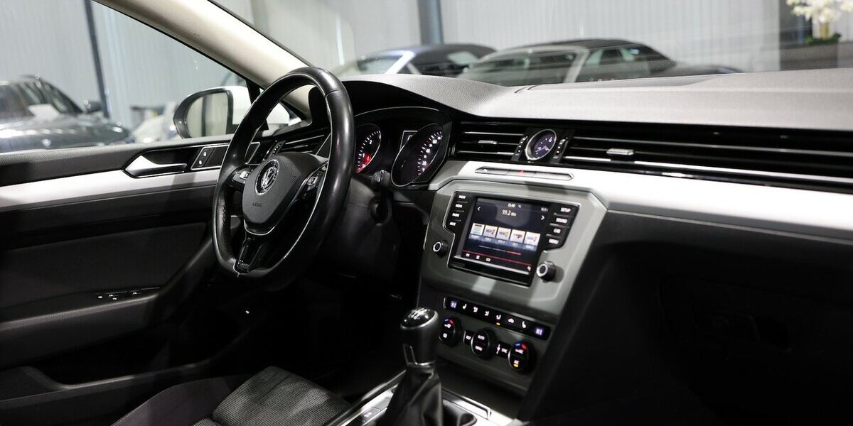 VW Passat 1.6 TDI Comfortline WHITE / MASSAGE+SHZ 176.000 km 10.555 &euro; Hamm 59077