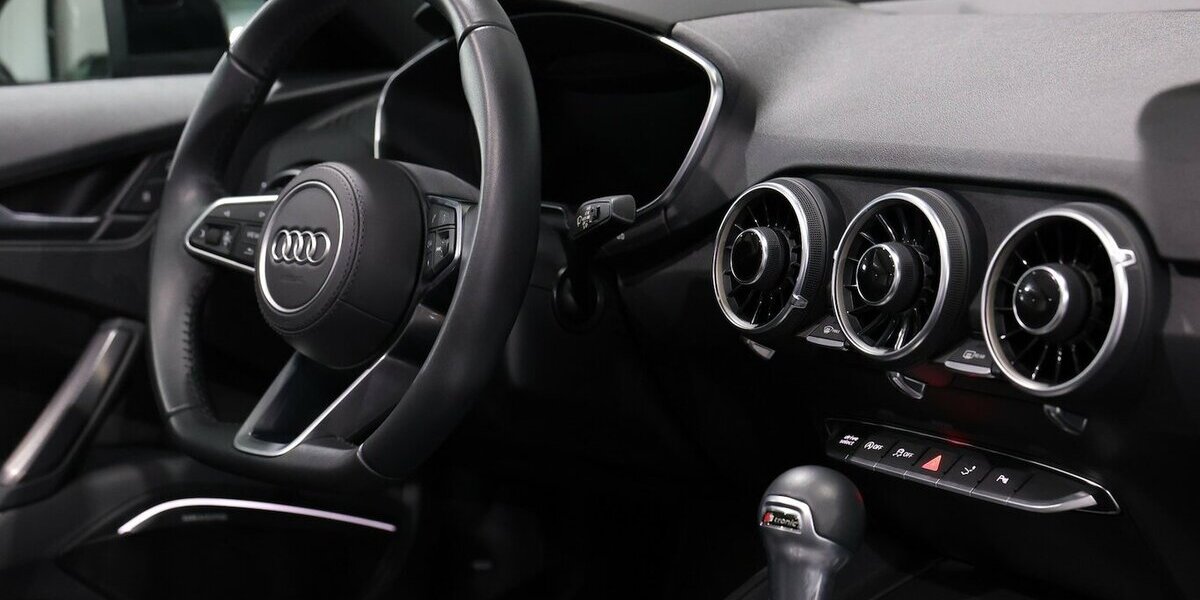 Audi TT ROADSTER 45 Q S-LINE BLACK BRONZE SELEKTION 8.400 km 48.777 &euro; Hamm 59077