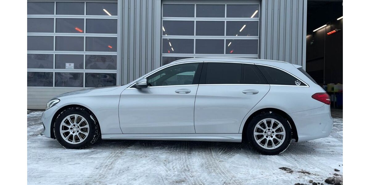 Mercedes-Benz 220 153.500 km 18.000 &euro; Ahlen 59229