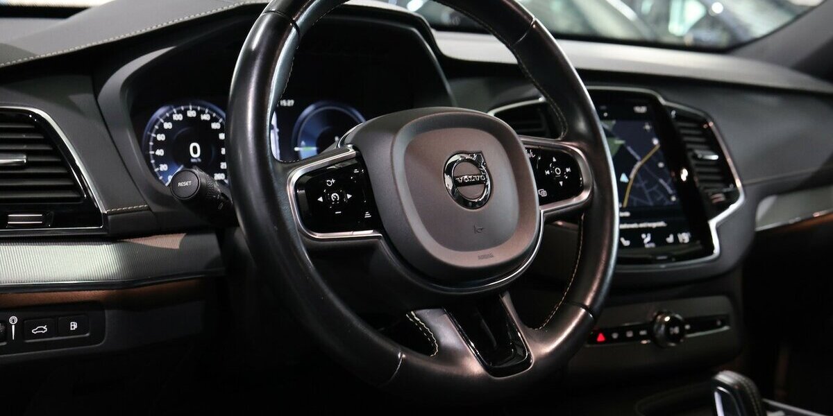 Volvo XC90 RECHARGE P-HEV AWD R-DESIGN SPORT 7-SITZER 137.000 km 37.991 &euro; Hamm 59077