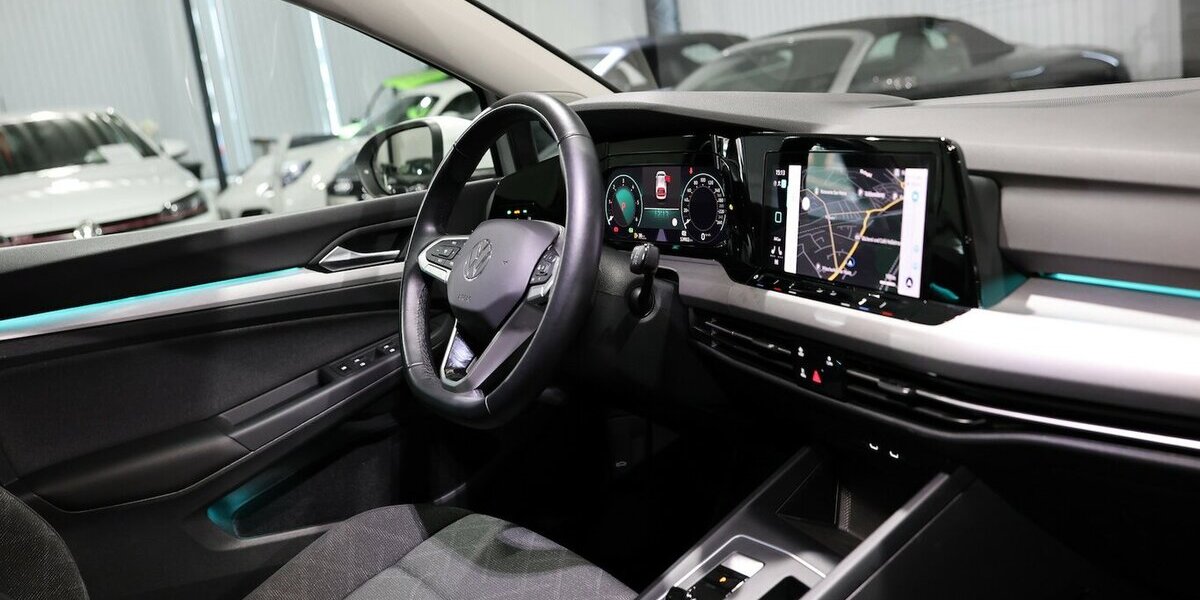 VW Golf VIII 2.0 TDI DSG LIFE IQ / NAVI+KAMERA, LED 53.000 km 21.111 &euro; Hamm 59077