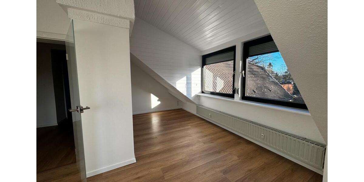 Dachgeschoßwohnung Iserlohn Sümmern - 3 Zimmer, 134 m&sup2;, 1.500&euro; | Angebot:24934997