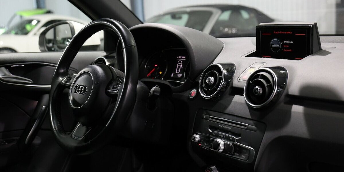 Audi A1 1.6 TDI SPORT WHITE / XENON, NAVI-MMI, LEDER 111.000 km 12.111 &euro; Hamm 59077