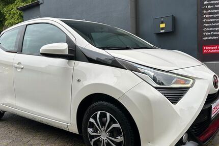 Toyota Aygo (X) 64.540 km 8.950 &euro; Dortmund 44369