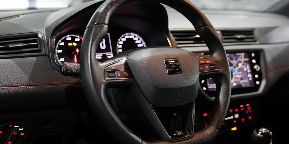 Seat Arona 1.5 TSI XCELLENCE FR-SPORT / WHITE & BLACK 90.000 km 14.555 &euro; Hamm 59077