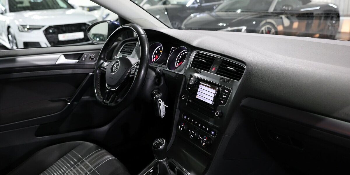 VW Golf VII 1.2 TSI LOUNGE 3-TÜRER / ERST 55.000-KM 55.000 km 10.997 &euro; Hamm 59077