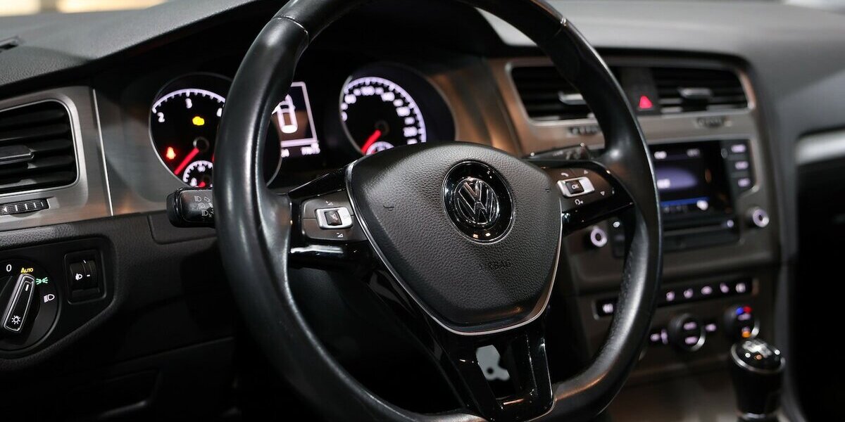 VW Golf VII 1.6 TDI Comfortline COMPOSITION-COLOUR 143.000 km 11.111 &euro; Hamm 59077