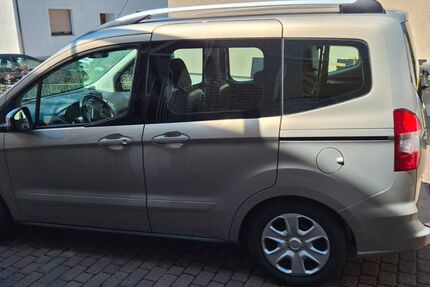 Ford Tourneo Courier 138.300 km 6.500 &euro; Castrop-Rauxel 44577