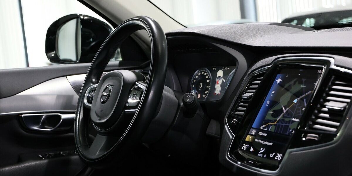 Volvo XC90 T8 P-HEV AWD EXPRESSION R-DESIGN / 7-SITZER 143.000 km 37.777 &euro; Hamm 59077