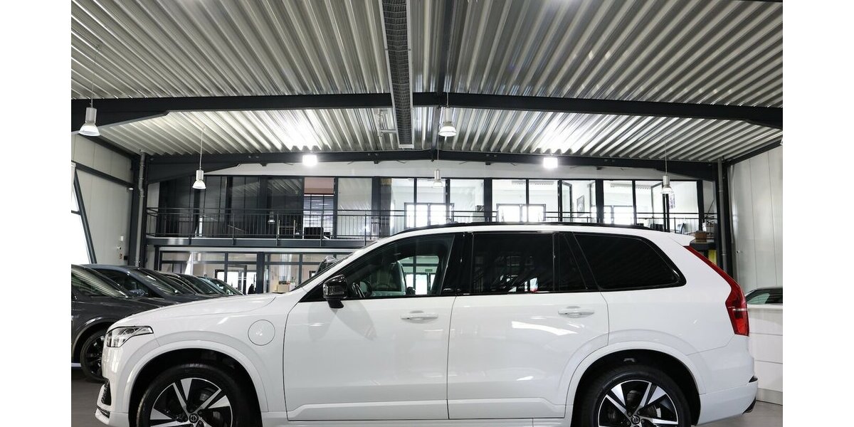 Volvo XC90 RECHARGE P-HEV AWD R-DESIGN SPORT 7-SITZER 137.000 km 37.991 &euro; Hamm 59077