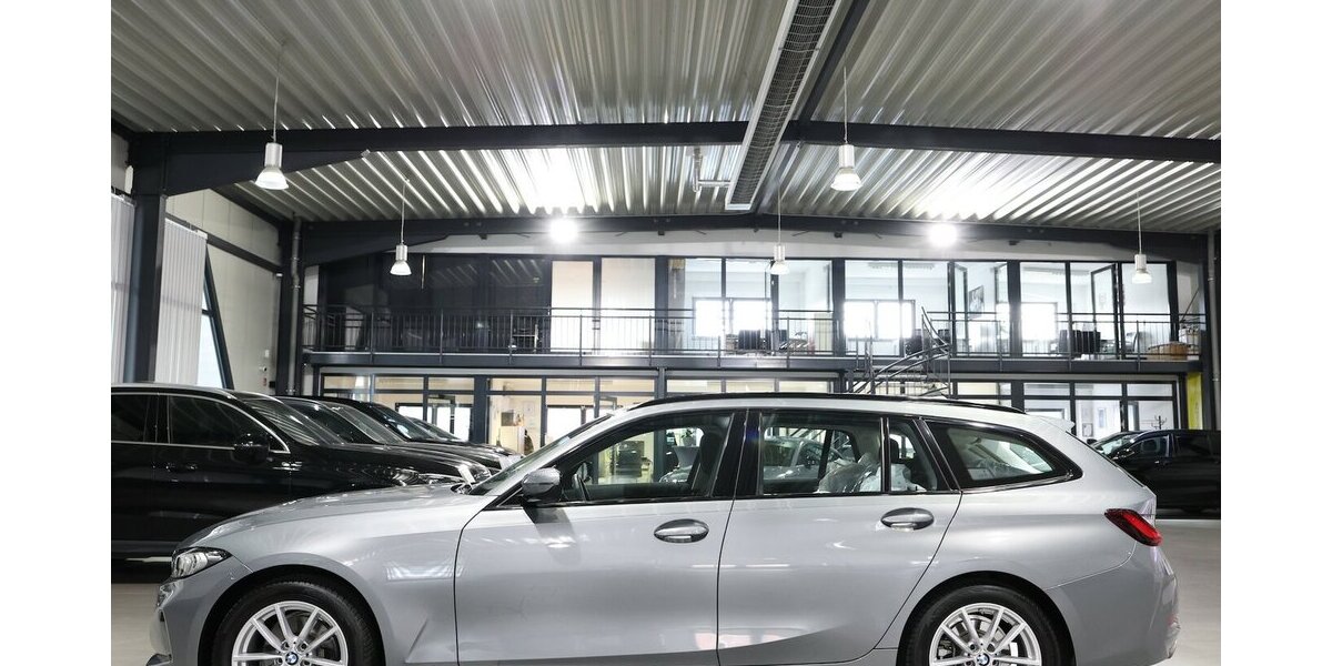 BMW 320d Touring xDrive SPORT / CURVED+NAVI+APPLE 32.000 km 30.991 &euro; Hamm 59077
