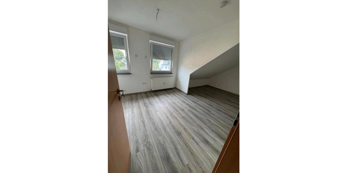 Dachgeschoßwohnung Dortmund Brackel - 3.5 Zimmer, 86 m&sup2;, 1.200&euro; | Angebot:26585313