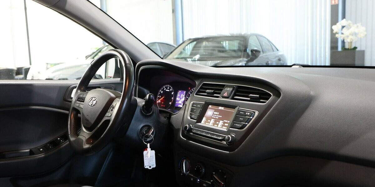 Hyundai i20 1.2 ACTIVE WHITE / 4-TÜR, TEMPOMAT, SHZ, PDC 87.000 km 10.444 &euro; Hamm 59077
