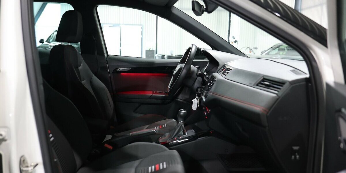 Seat Arona 1.5 TSI XCELLENCE FR-SPORT / WHITE & BLACK 90.000 km 14.555 &euro; Hamm 59077