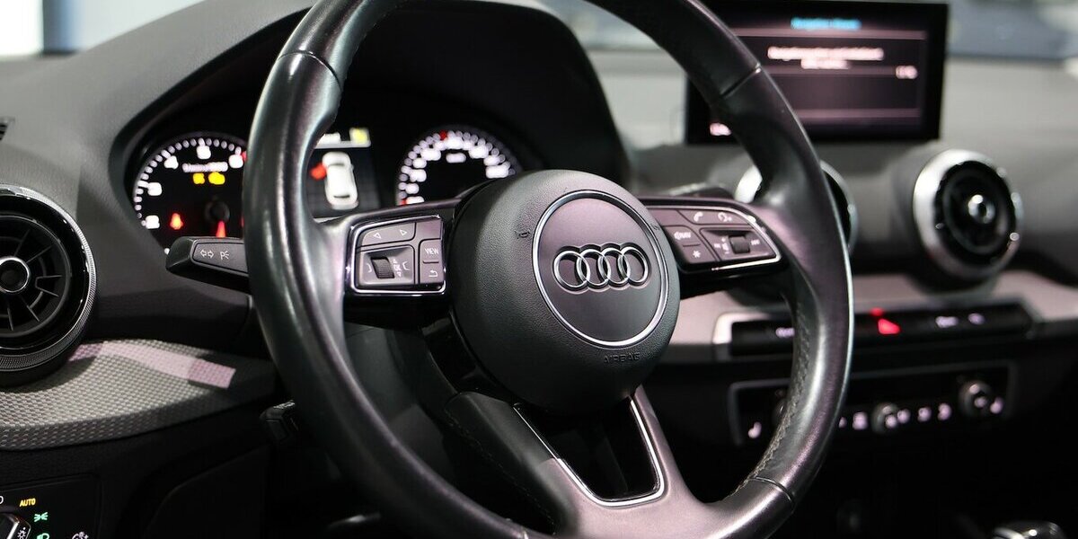 Audi Q2 35 TFSI ADVANCED SILVER & BLACK / LED, LEDER 97.000 km 20.444 &euro; Hamm 59077