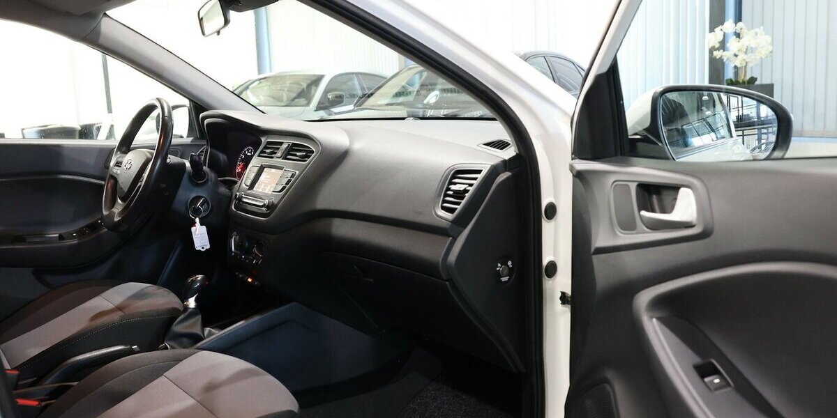 Hyundai i20 1.2 ACTIVE WHITE / 4-TÜR, TEMPOMAT, SHZ, PDC 87.000 km 10.444 &euro; Hamm 59077