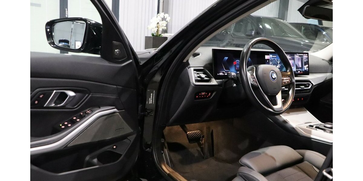 BMW 330e LIMOUSINE SHADOW CURVED+HEAD-UP, LED, H/K 46.000 km 30.993 &euro; Hamm 59077