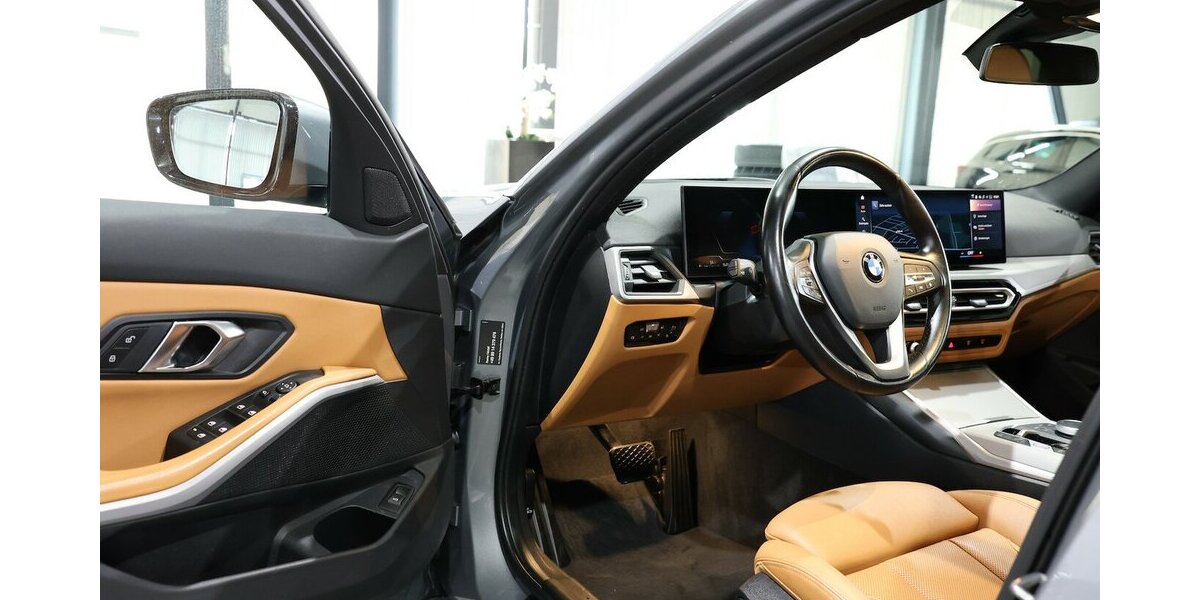 BMW 318d Touring SPORT SHADOW GREY&BROWN / PANORAMA 116.000 km 25.993 &euro; Hamm 59077