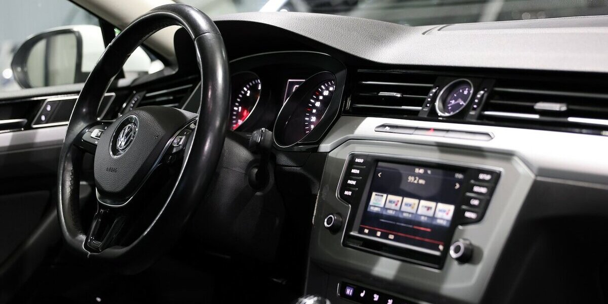 VW Passat 1.6 TDI Comfortline WHITE / MASSAGE+SHZ 176.000 km 10.555 &euro; Hamm 59077