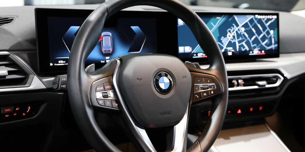 BMW 320d Touring xDrive SPORT / CURVED+NAVI+APPLE 32.000 km 30.991 &euro; Hamm 59077